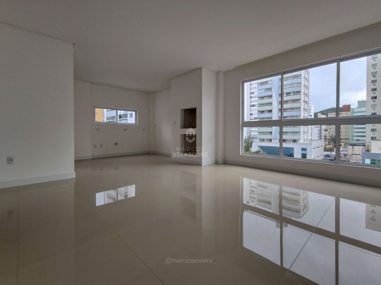 Apartamento à venda com 3 quartos, 97m² - Foto 2