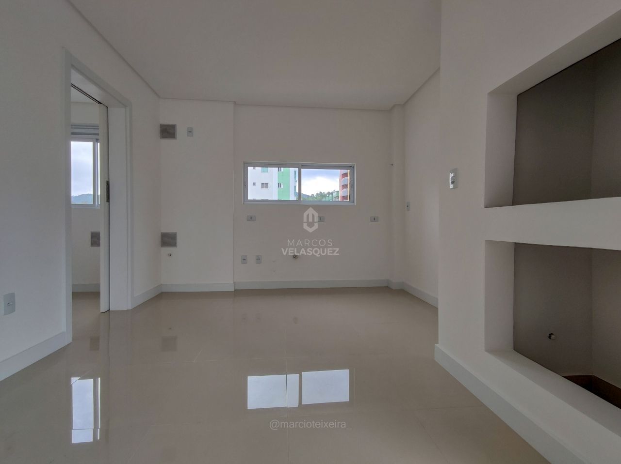 Apartamento à venda com 3 quartos, 97m² - Foto 4