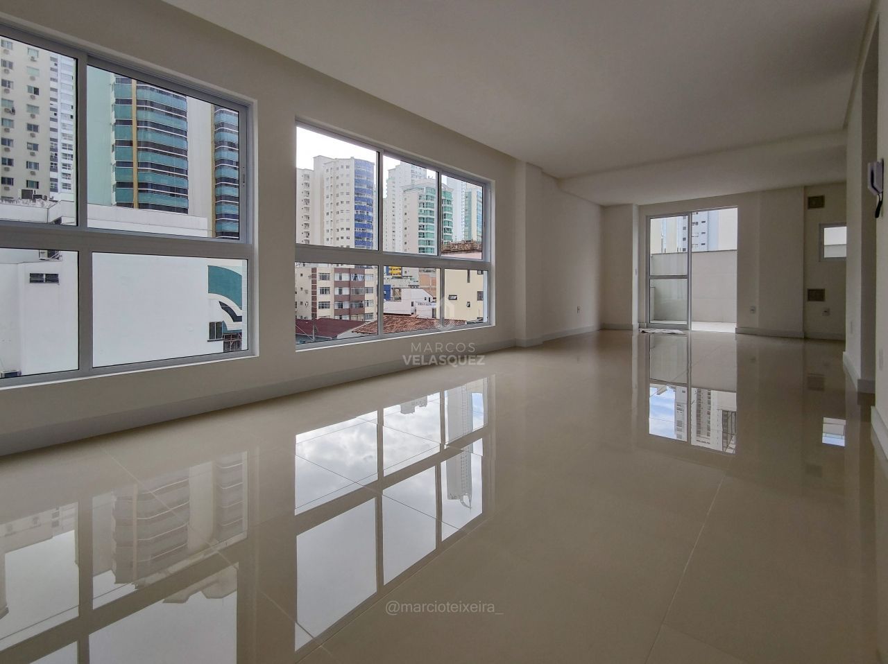 Apartamento, 3 quartos, 208 m² - Foto 1
