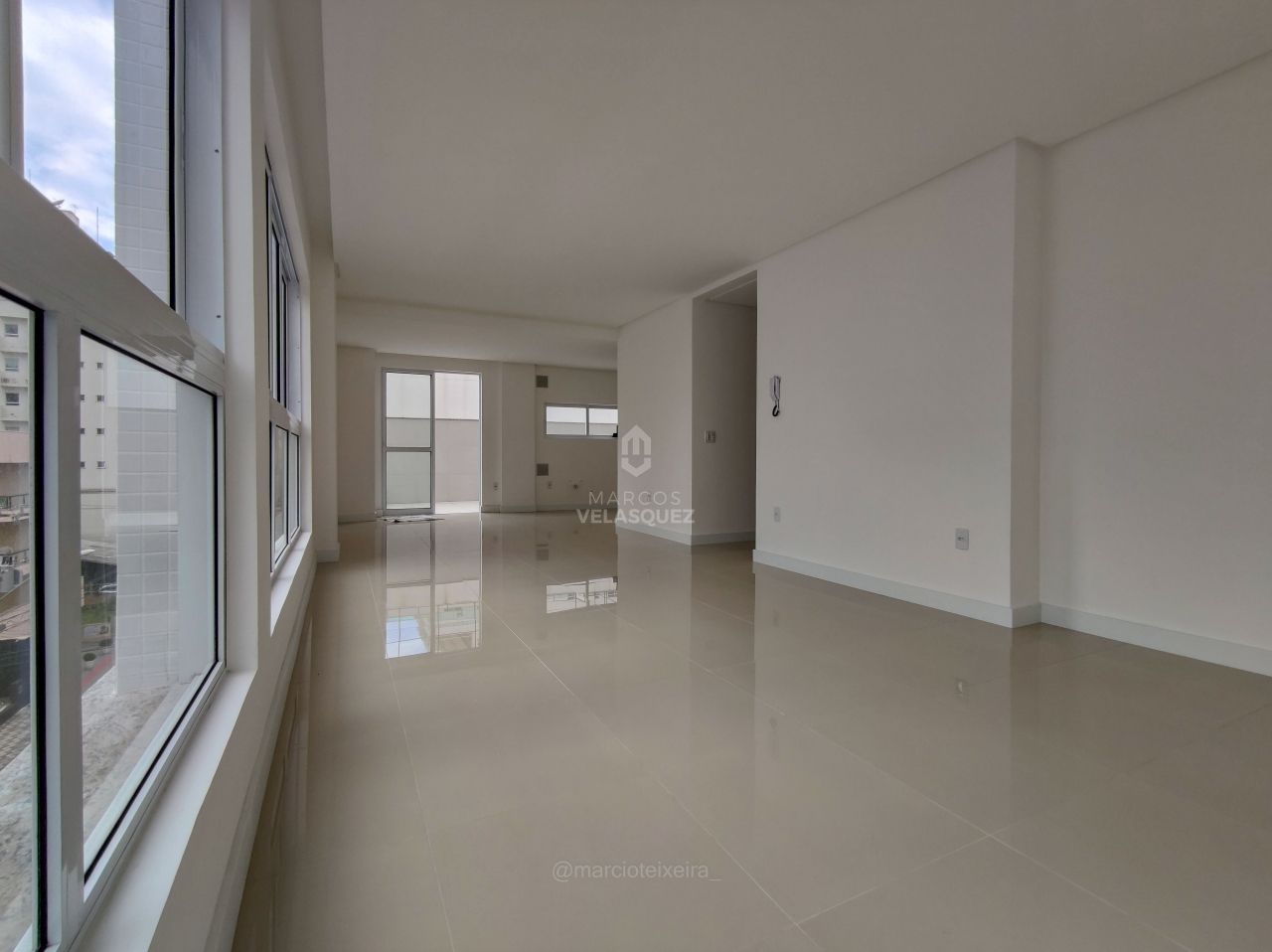 Apartamento à venda com 3 quartos, 208m² - Foto 5