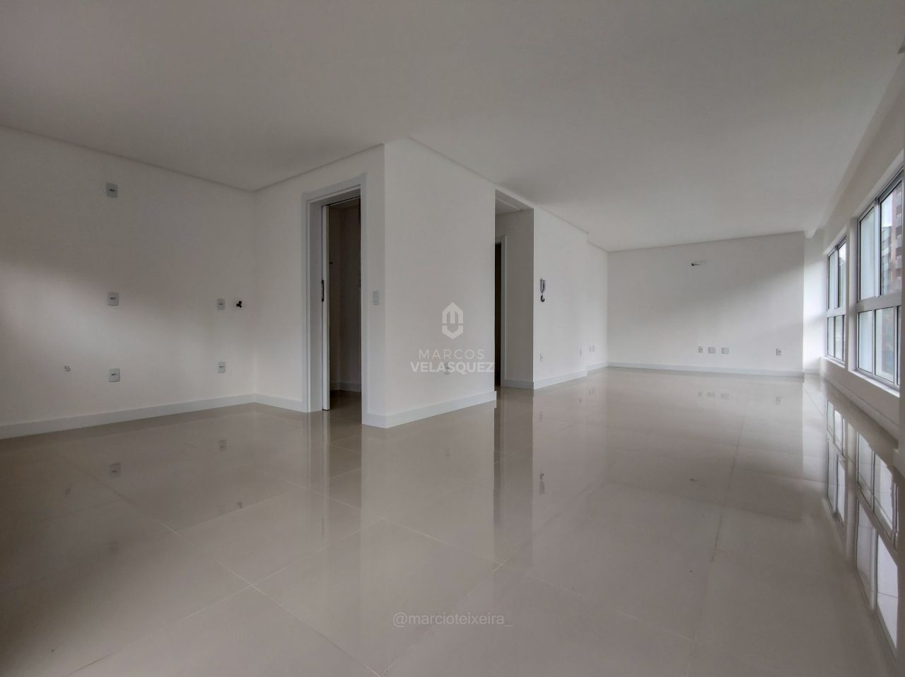 Apartamento à venda com 3 quartos, 208m² - Foto 3