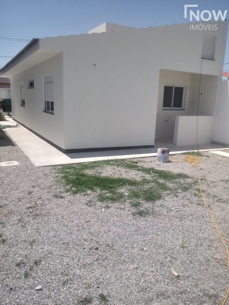 Casa à venda com 3 quartos, 67m² - Foto 2