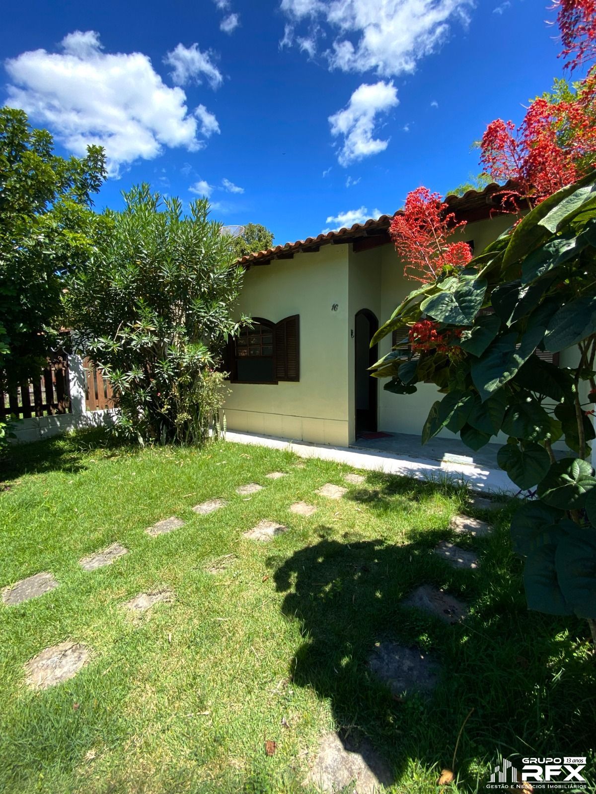 Casa com 2 Dormitórios à venda, 111 m² por R$ 330.000,00 Casa com 2 Dormitórios à venda, 111 m² por R$ 330.000,00