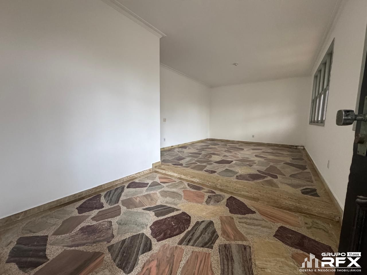 Casa com 4 Dormitórios para alugar, 300 m² por R$ 4.000,00 Casa com 4 Dormitórios para alugar, 300 m² por R$ 4.000,00