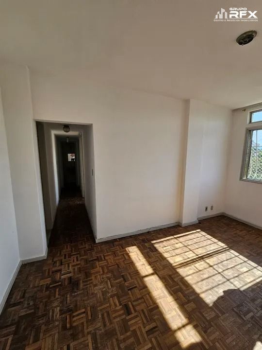 Apartamento à venda com 2 quartos, 70m² - Foto 3