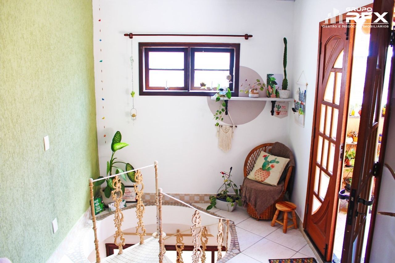 Casa à venda com 3 quartos, 220m² - Foto 13