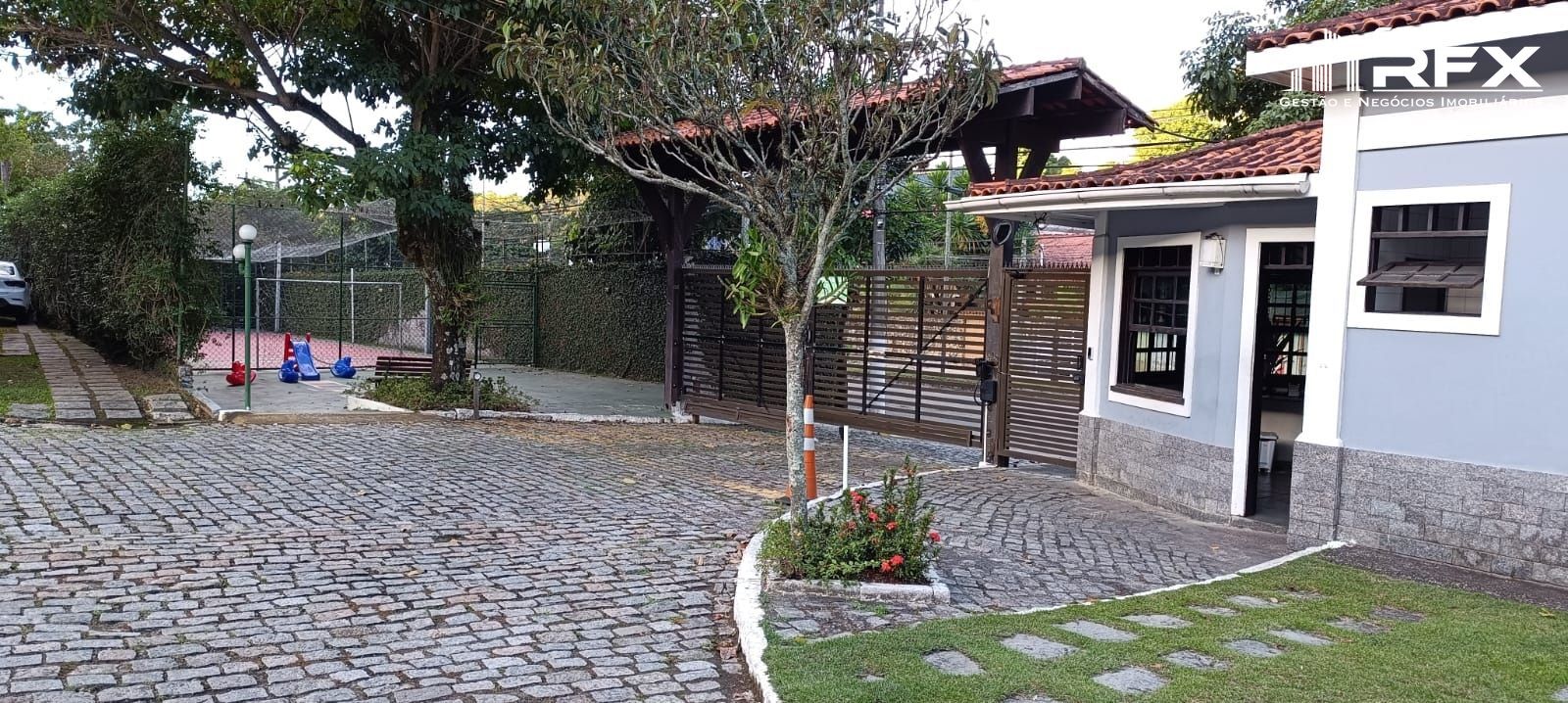 Casa de Condomínio à venda com 3 quartos, 350m² - Foto 4