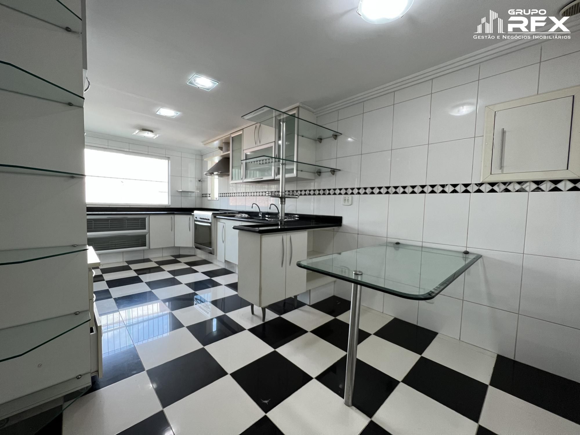 Casa à venda com 4 quartos, 250m² - Foto 11