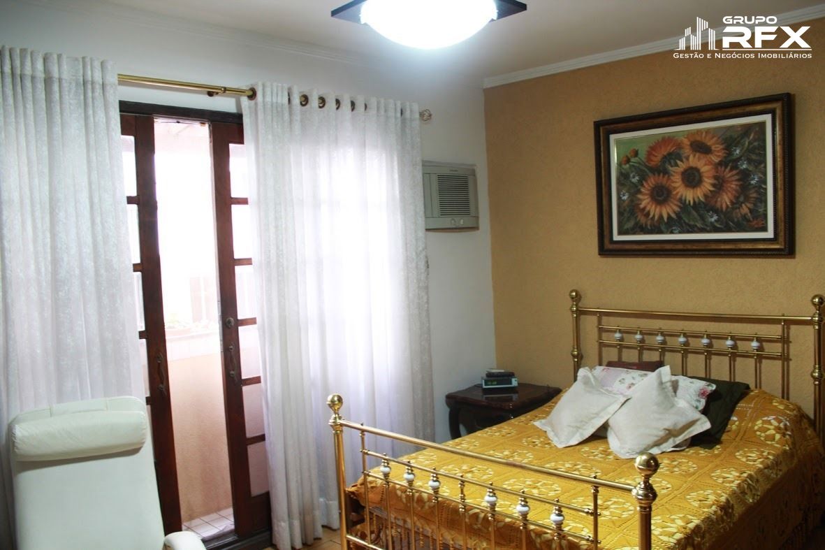 Casa à venda com 3 quartos, 220m² - Foto 17