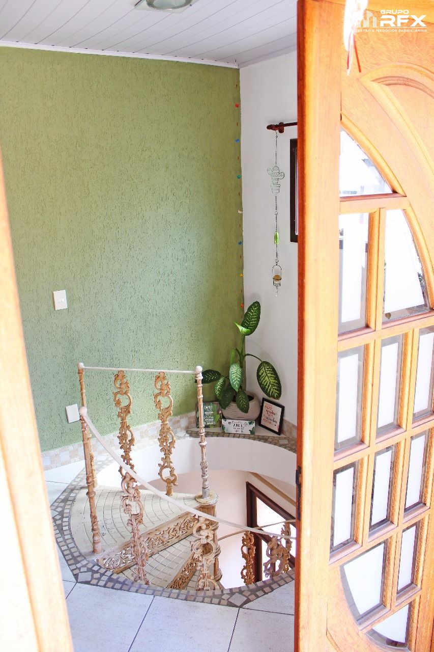 Casa à venda com 3 quartos, 220m² - Foto 12