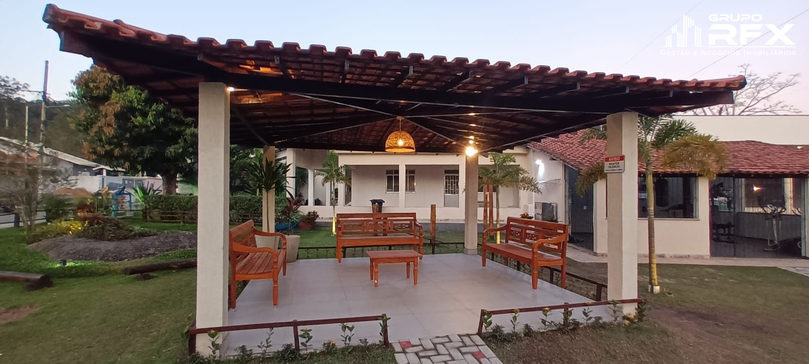 Casa à venda com 3 quartos, 72m² - Foto 4