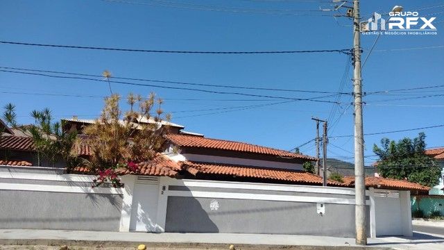 Casa à venda com 3 quartos, 250m² - Foto 1