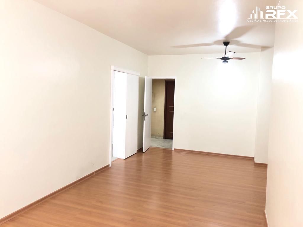 Apartamento à venda com 2 quartos, 100m² - Foto 2