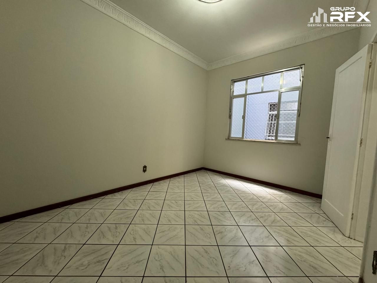 Apartamento à venda com 2 quartos, 70m² - Foto 3