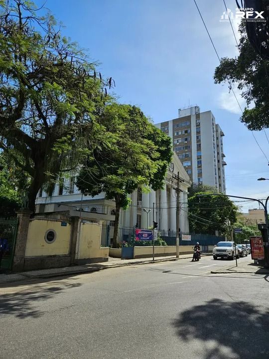 Apartamento à venda com 2 quartos, 70m² - Foto 1