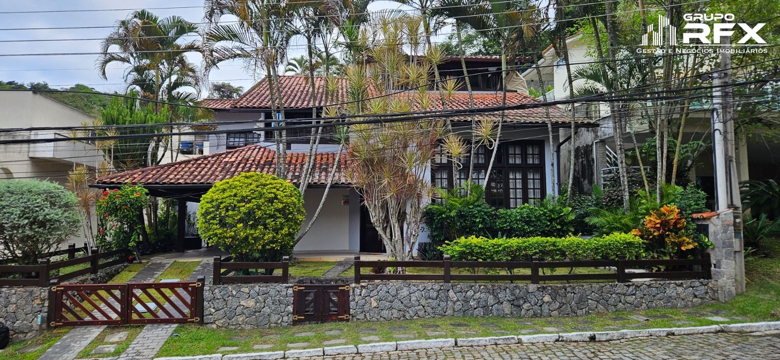 Casa de Condomínio à venda com 3 quartos, 350m² - Foto 1