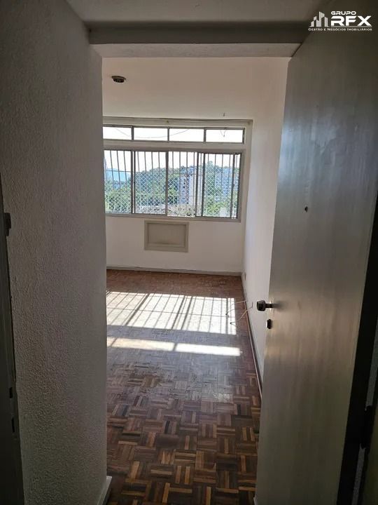 Apartamento à venda com 2 quartos, 70m² - Foto 4