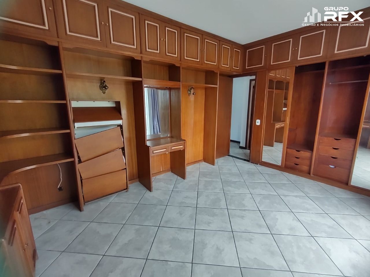 Apartamento à venda com 3 quartos, 145m² - Foto 9