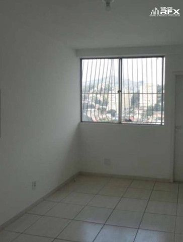 Apartamento à venda com 2 quartos, 64m² - Foto 2