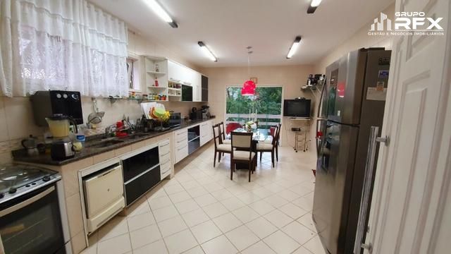 Casa de Condomínio à venda com 6 quartos, 277m² - Foto 18