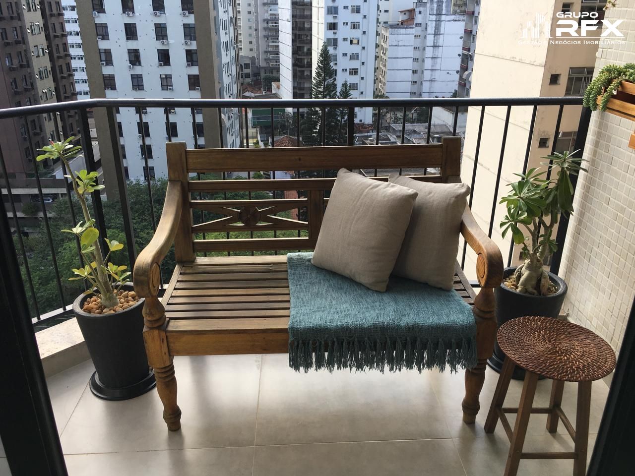 Apartamento à venda com 2 quartos, 78m² - Foto 3