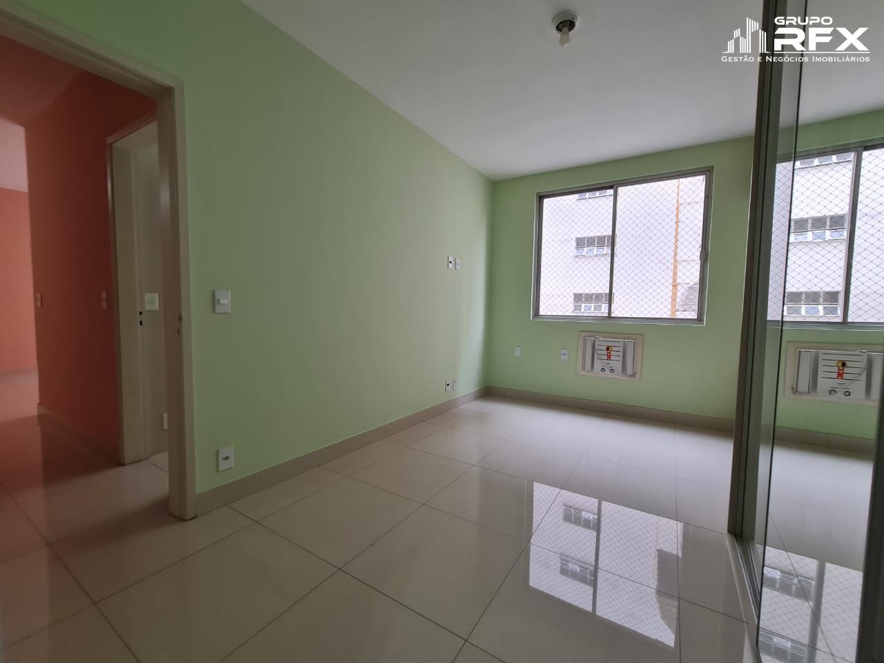 Apartamento à venda com 2 quartos, 90m² - Foto 2