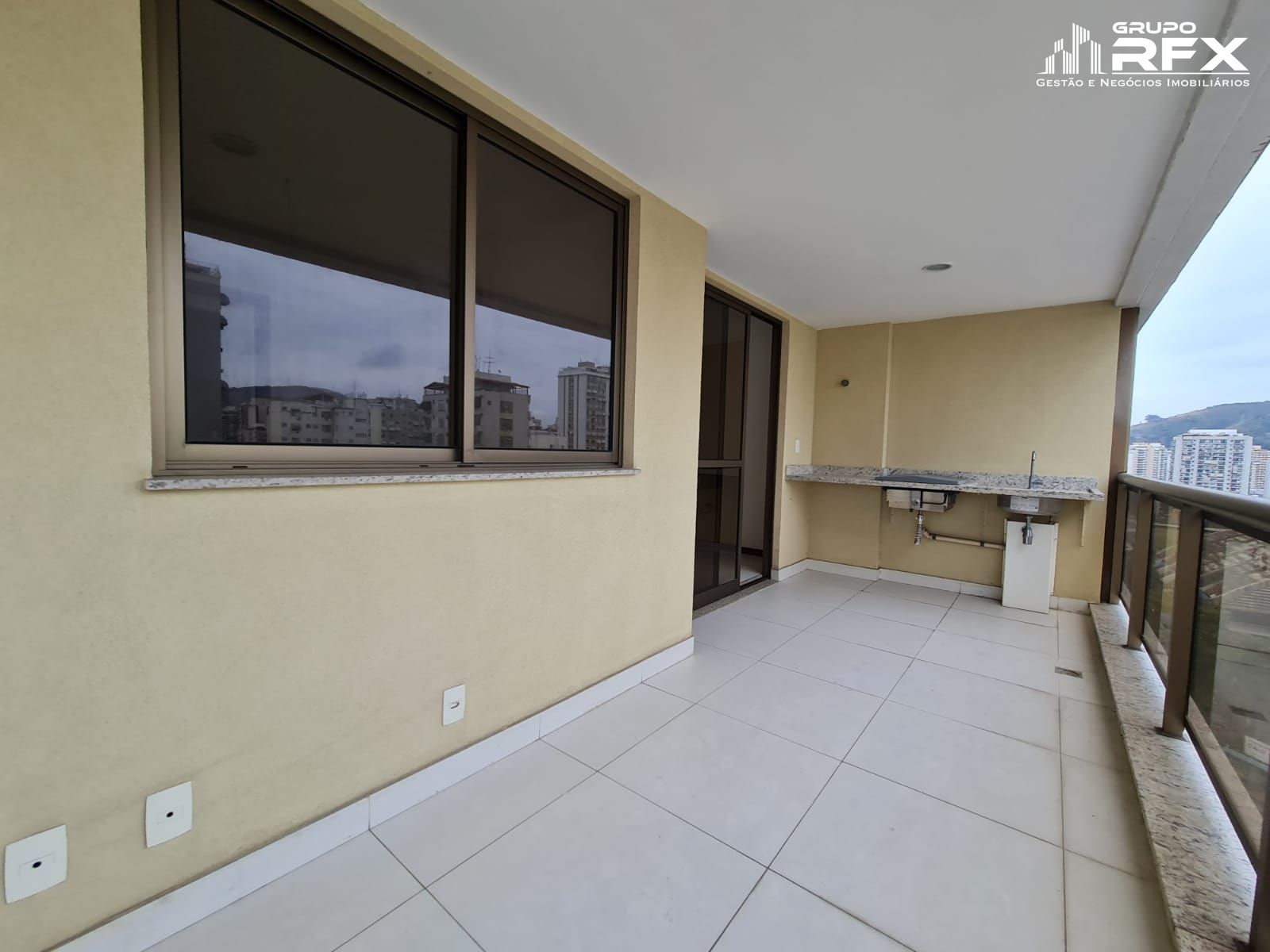 Apartamento à venda com 2 quartos, 74m² - Foto 3