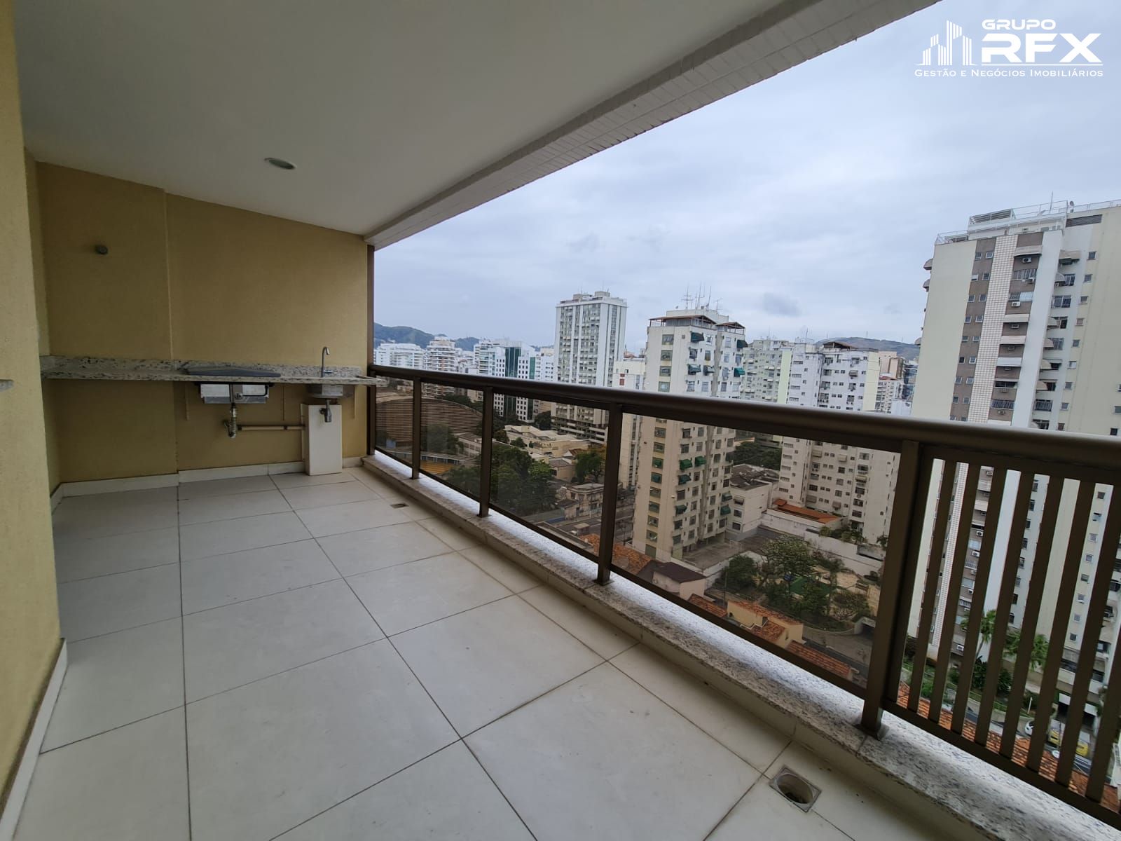 Apartamento à venda com 2 quartos, 74m² - Foto 2