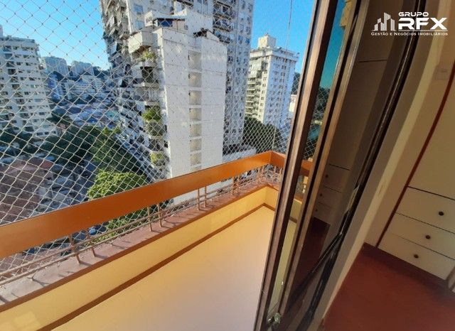 Apartamento à venda com 3 quartos, 130m² - Foto 2