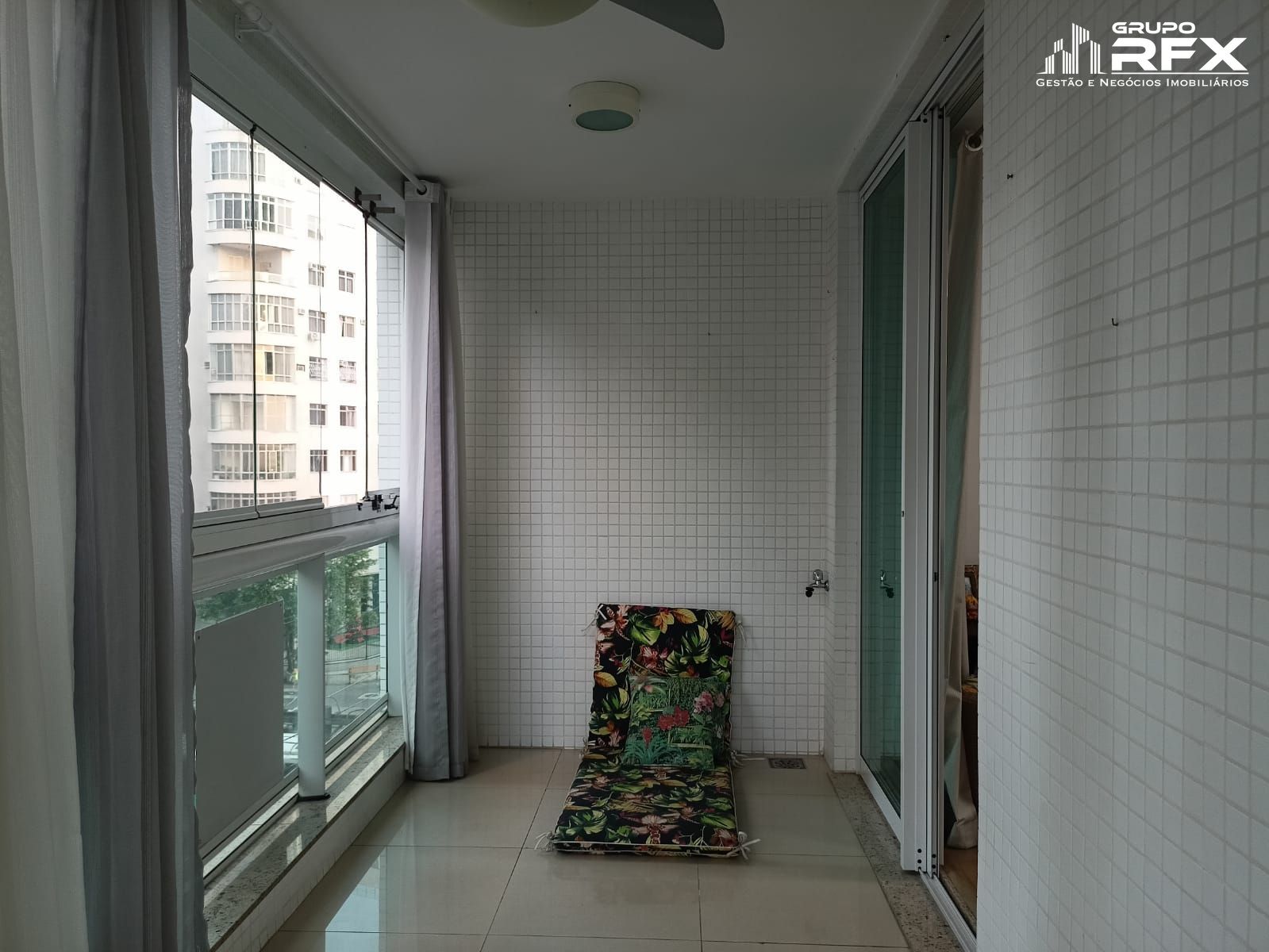 Apartamento à venda com 3 quartos, 130m² - Foto 2