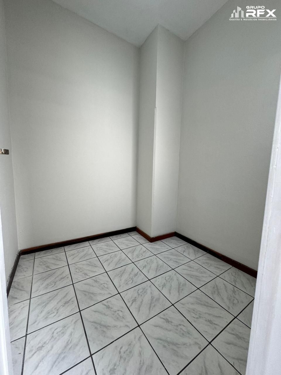 Apartamento à venda com 2 quartos, 70m² - Foto 9