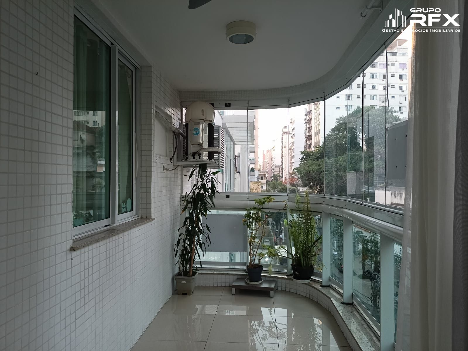 Apartamento à venda com 3 quartos, 130m² - Foto 1