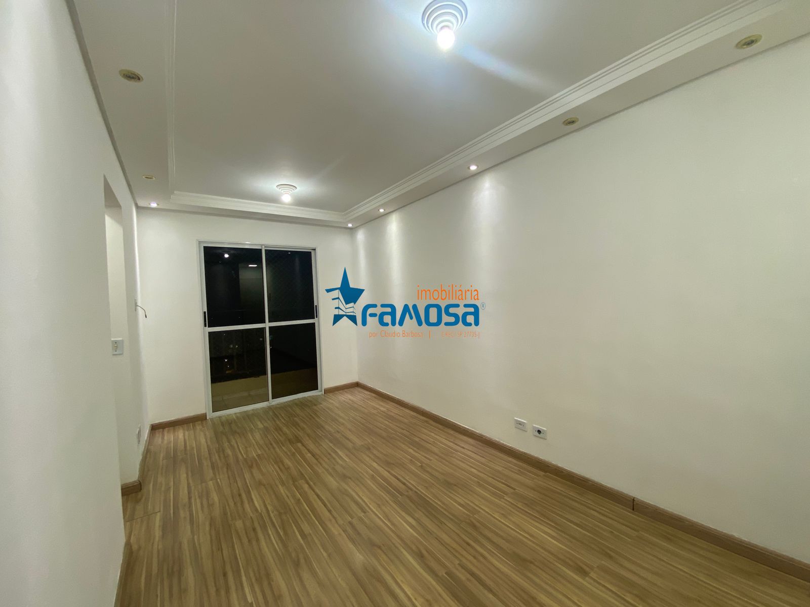 Apartamento com 2 Dormitórios para alugar, 52 m² por R$ 1.350,00 Apartamento com 2 Dormitórios para alugar, 52 m² por R$ 1.350,00