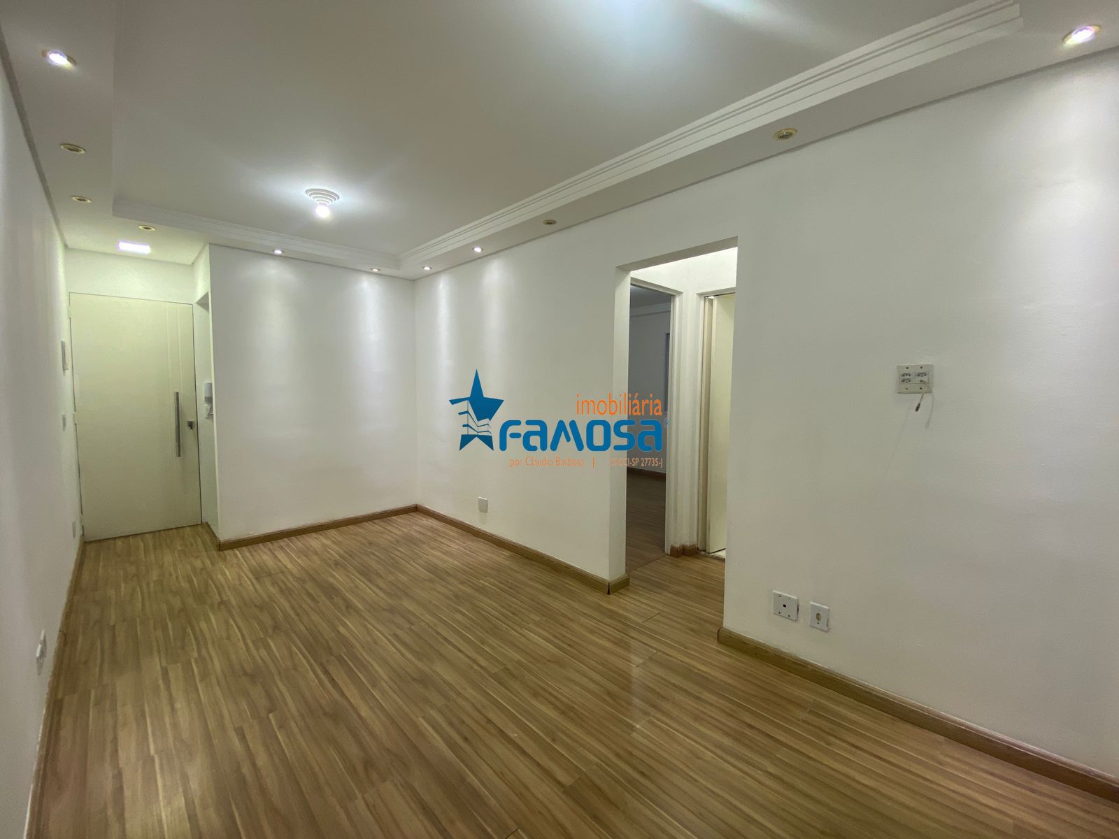 Apartamento com 2 Dormitórios para alugar, 52 m² por R$ 1.350,00 Apartamento com 2 Dormitórios para alugar, 52 m² por R$ 1.350,00