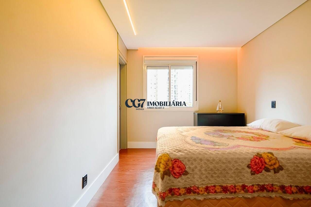 Apartamento à venda com 3 quartos, 228m² - Foto 13