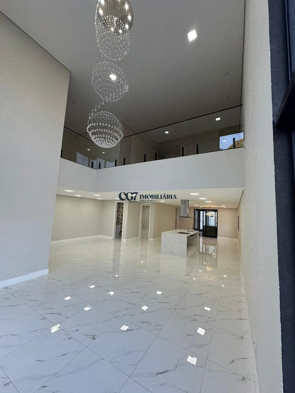 Sobrado à venda com 3 quartos, 382m² - Foto 1