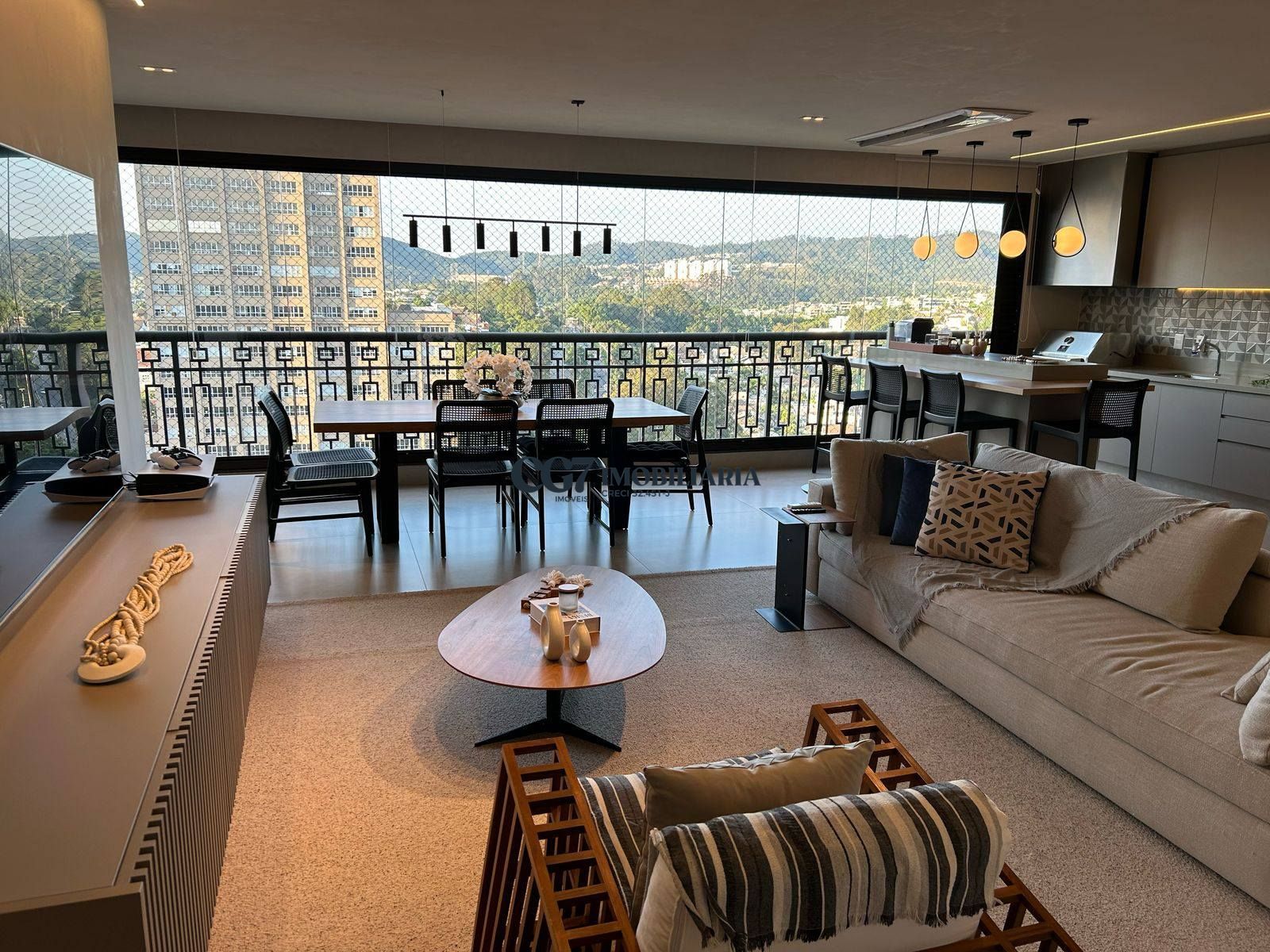 Apartamento à venda com 4 quartos, 228m² - Foto 1