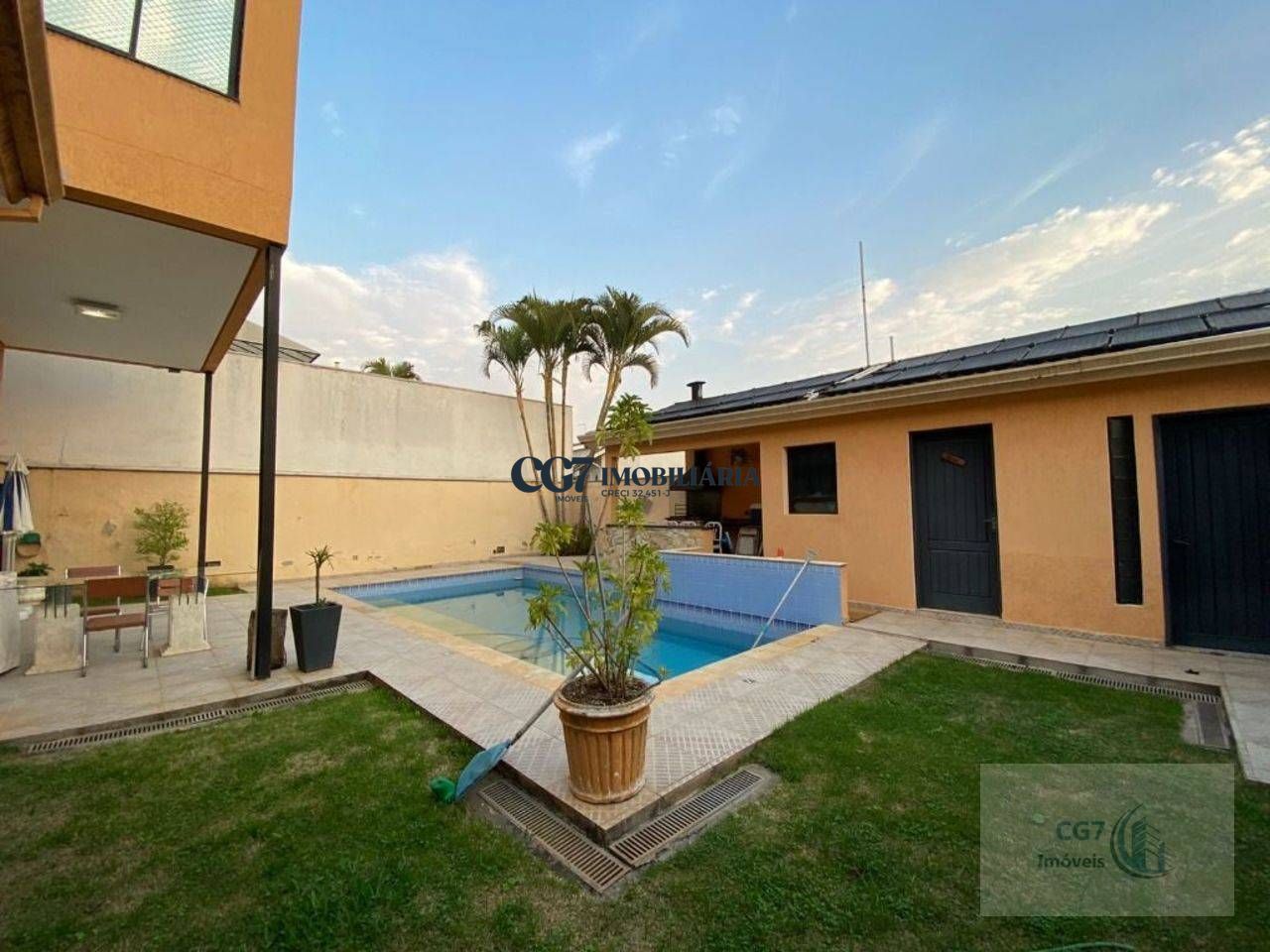 Casa de Condomínio à venda com 4 quartos, 400m² - Foto 2