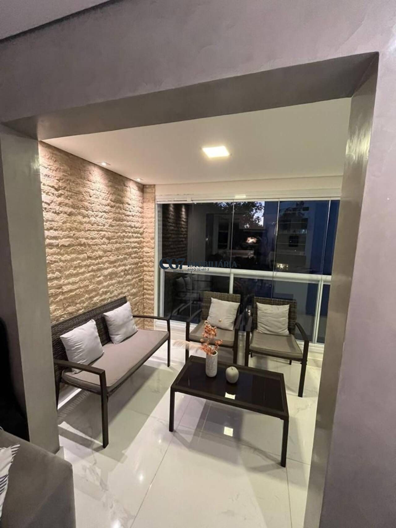 Apartamento à venda com 2 quartos, 67m² - Foto 2