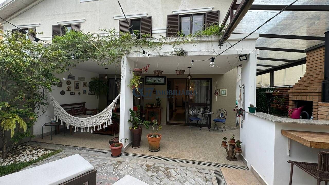 Sobrado à venda com 3 quartos, 230m² - Foto 1