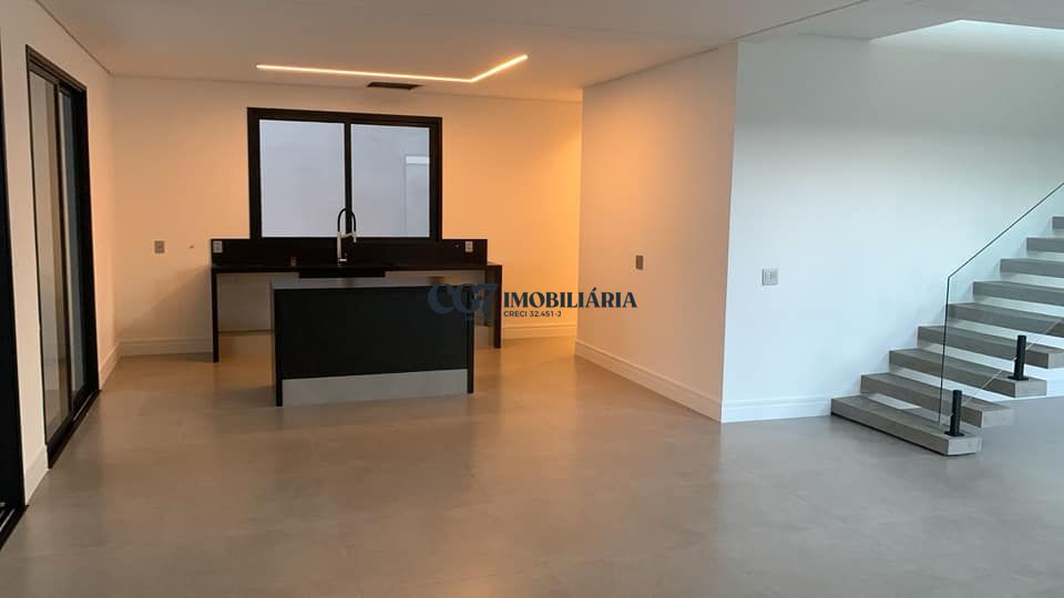 Sobrado à venda com 4 quartos, 399m² - Foto 2