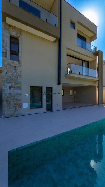 Sobrado à venda com 4 quartos, 509m² - Foto 1