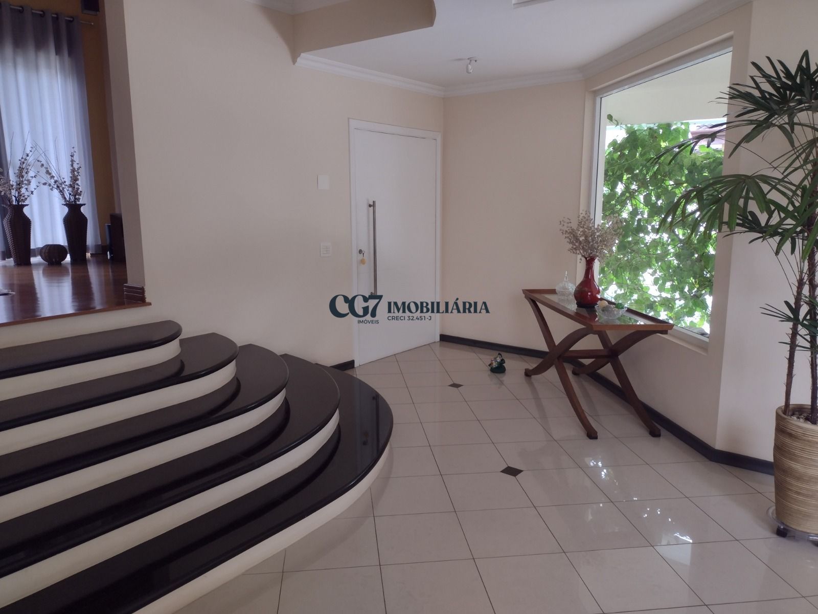 Casa de Condomínio à venda com 4 quartos, 460m² - Foto 2