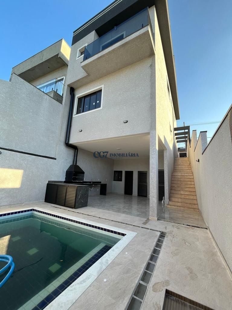 Sobrado à venda com 3 quartos, 210m² - Foto 1