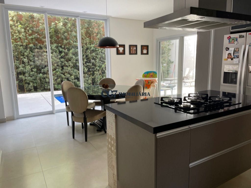 Sobrado à venda com 4 quartos, 285m² - Foto 1