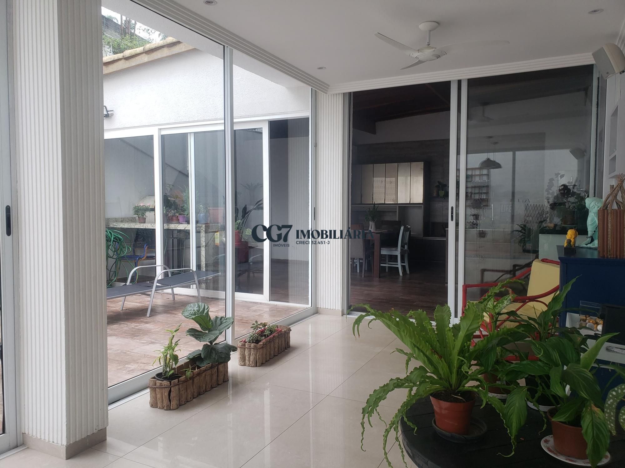 Casa de Condomínio à venda com 4 quartos, 318m² - Foto 4