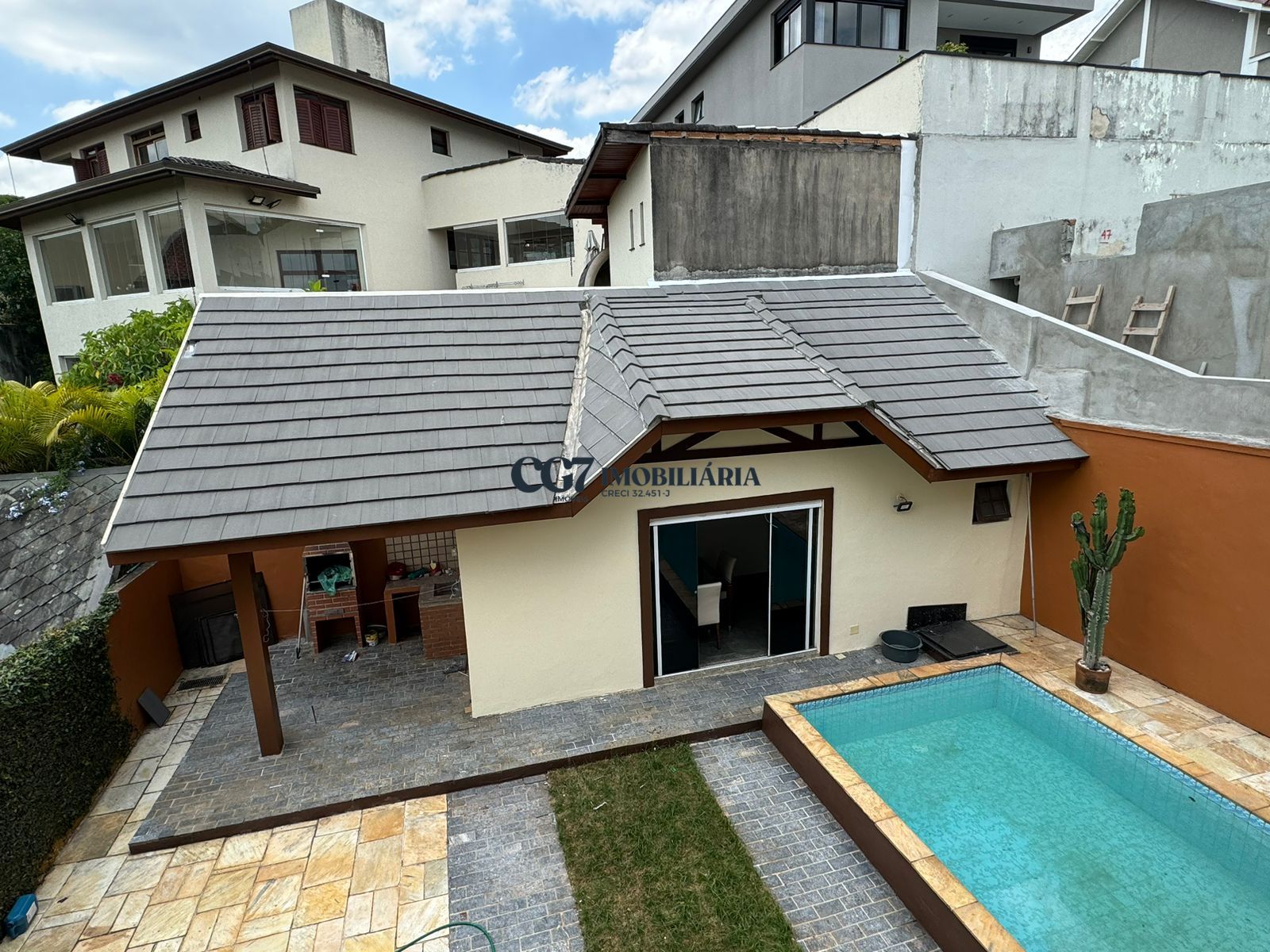 Casa de Condomínio à venda e aluguel com 4 quartos, 360m² - Foto 1