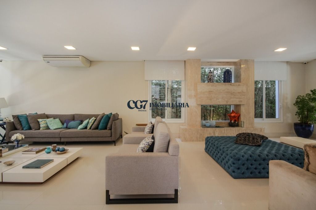 Casa de Condomínio à venda com 4 quartos, 421m² - Foto 1