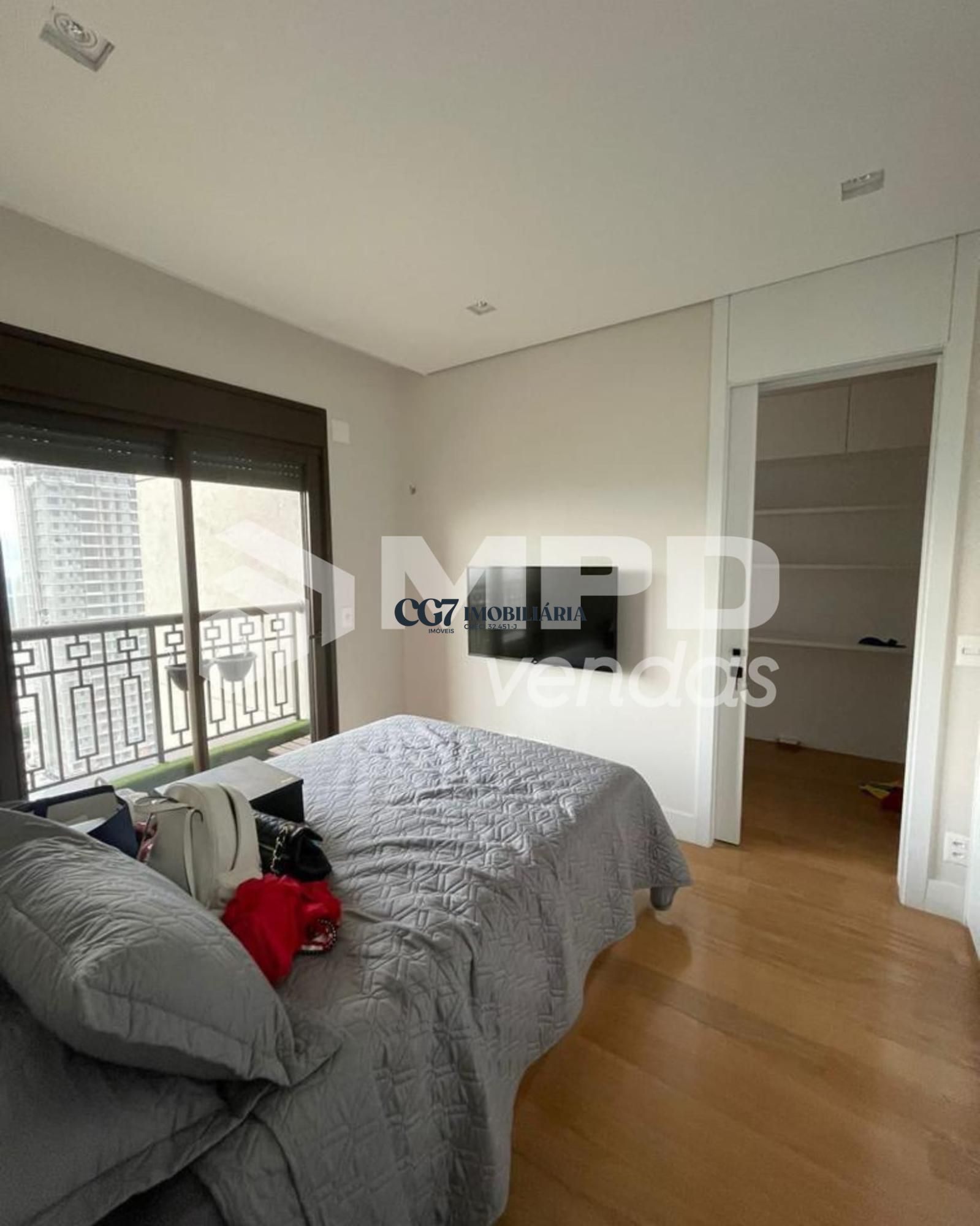 Apartamento à venda com 3 quartos, 228m² - Foto 9