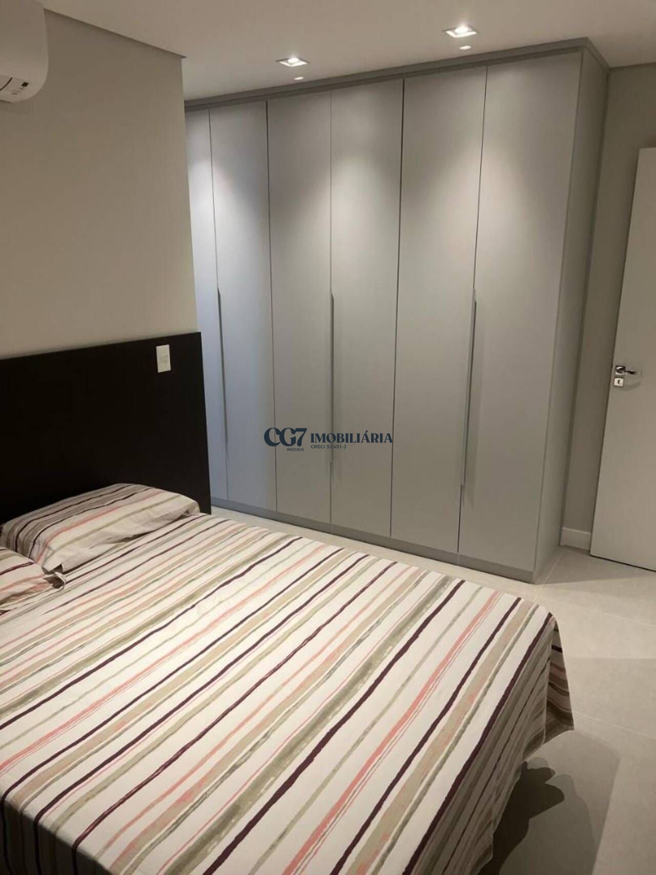 Apartamento à venda com 2 quartos, 70m² - Foto 11